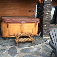 Accès aménagé au SPA d’Ilaali par les portes françaises au rez-de-jardin.