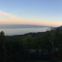 Vue panoramique du St-Laurent et Massif de Charlevoix, de la terrasse d'Ilaali.