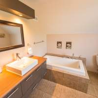 SALLE DE BAIN ÉTAGE - BAIN ET DOUCHE