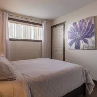 Chambre avec fenêtre au sous sol