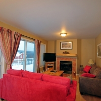 Salon Rez-de-chaussée, Chalet L'Évasion Spa en location, Petite-Rivière-Saint-François, Charlevoix, Les Versants, Ski Massif