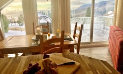 Salle à manger avec magnifique vue sur le Saint Laurent