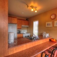 Cuisine du rez-de-chaussée,  Le Pied de Vent en location, Petite-Rivière-Saint-François, Charlevoix, Les Versants, Ski Le Massif