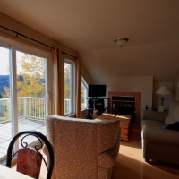 Salon rez-de-chaussée, Le Pied de Vent à louer, Petite-Rivière-Saint-François, Charlevoix, Les Versants, Ski Le Massif