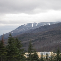 vue du massif au printemps dans la belle région de Charlevoix