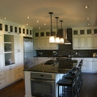 Hebergement de prestige au chalet Ilaali, Petite Riviere St-Francois, avec cuisine de chef avec comptoirs de granite